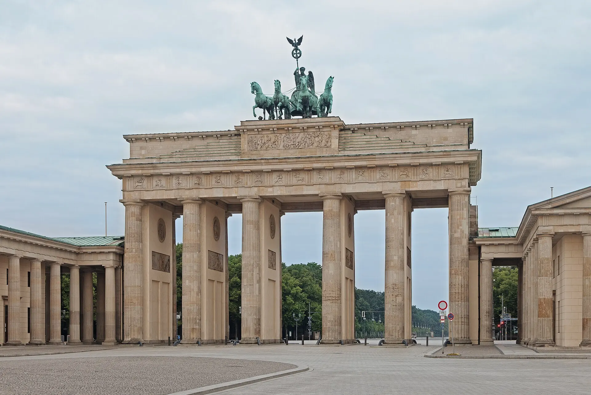 Brandenburger Tor in Berlin am Morgen