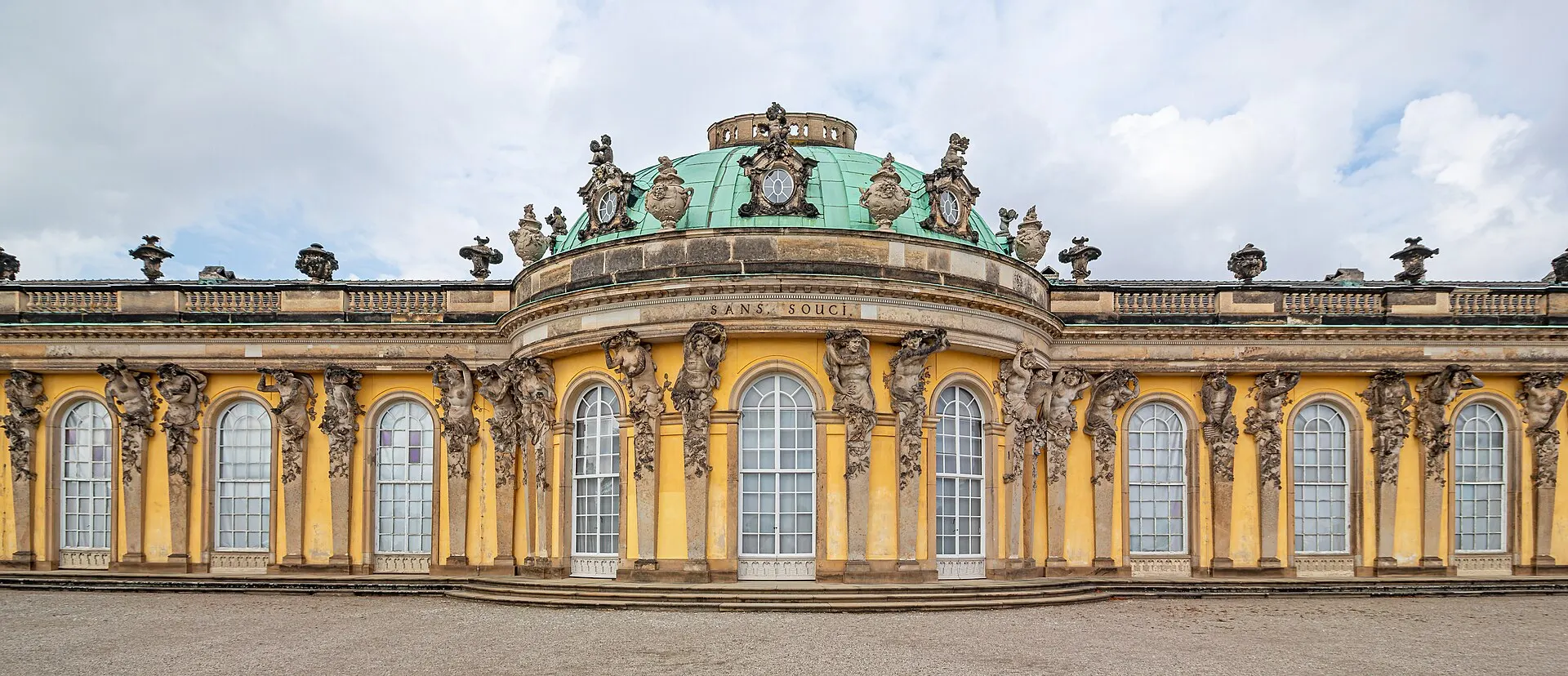 Gartenfront von Schloss Sanssouci in Potsdam