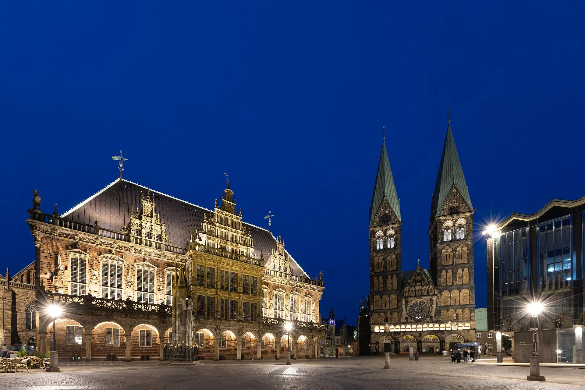 Bremer Rathaus, Roland und Dom am Marktplatz zur blauen Stunde