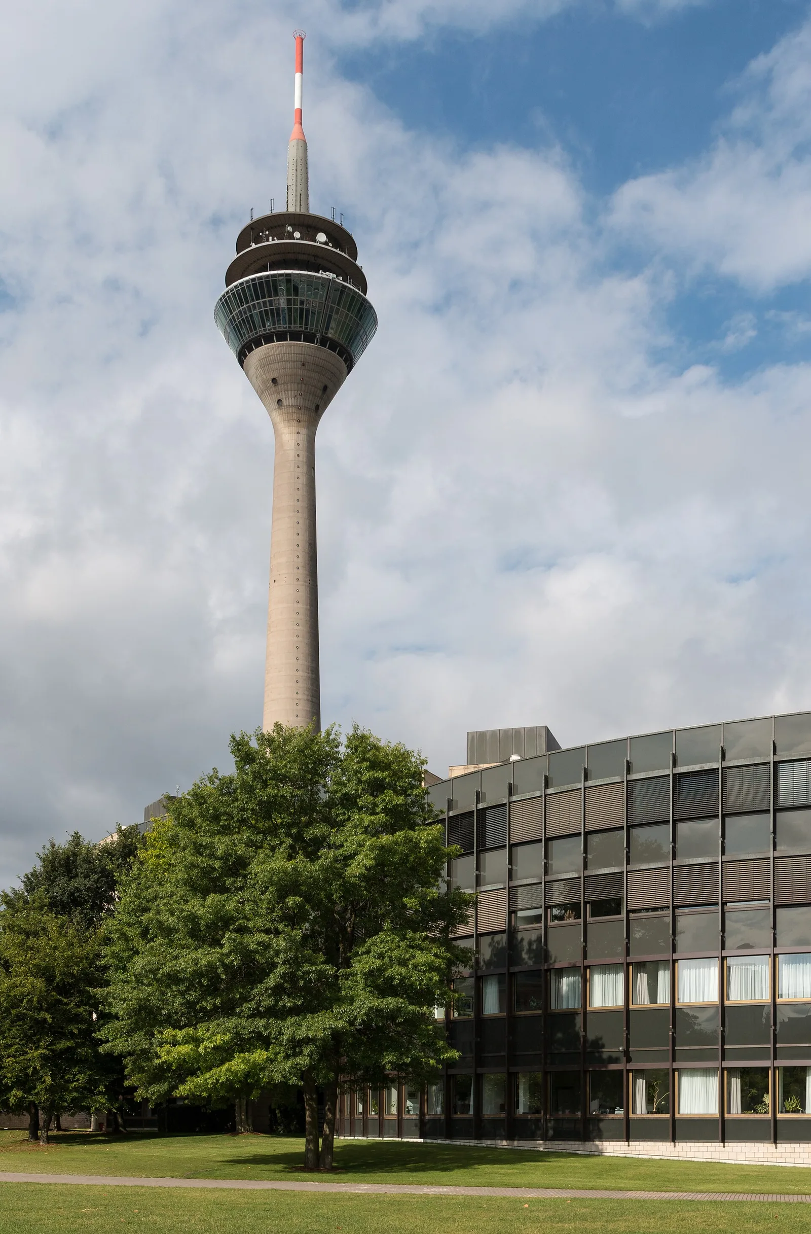 Rheinturm in Düsseldorf