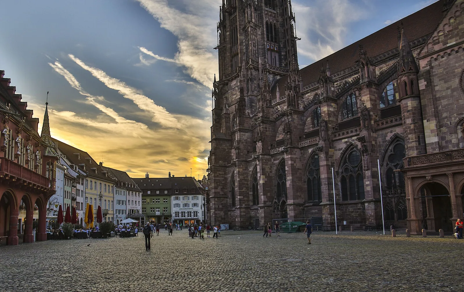 Münsterplatz und Münster in Freiburg im Breisgau